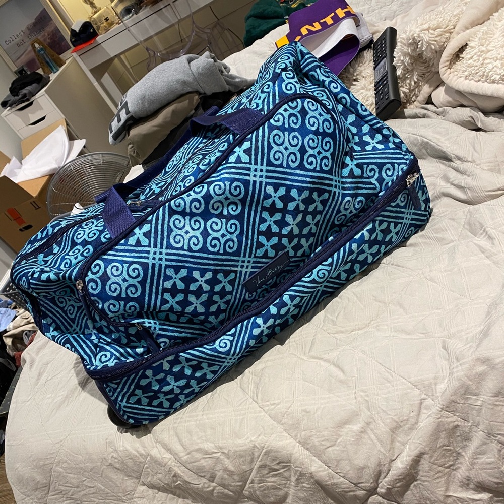 VERA BRADLY DUFFLE BAG